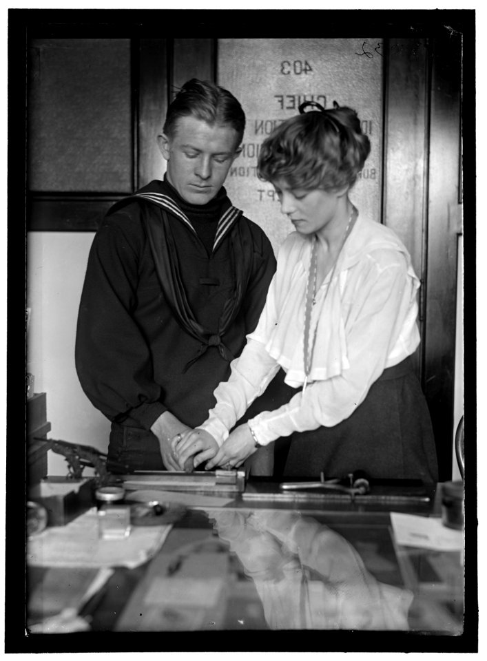 NAVY DEPARTMENT, U.S. INTELLIGENCE BUREAU, FINGER PRINT DEPARTMENT CLERKS- JAMES A. NOONAN, MRS. G.G. BOSWELL LCCN2016868918