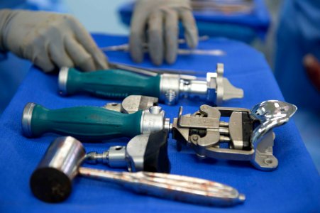 Navy doctors from USNS Mercy perform joint replacement surgery in Vietnam during Pacific Partnership 2015 150818-N-UQ938-103