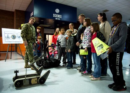 Navy EOD, divers promote science, technology with local students 130323-N-JV638-081