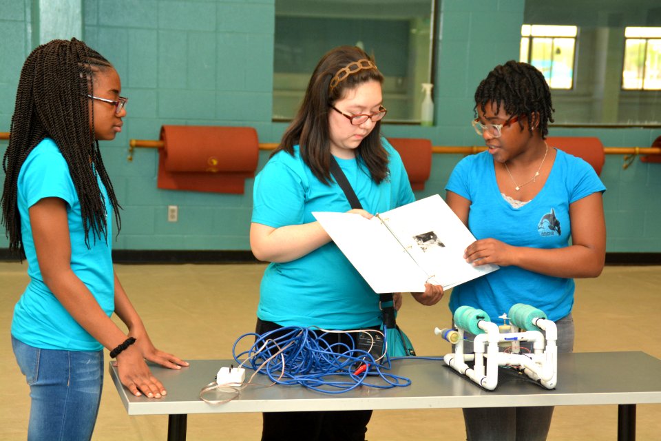 Navy hosts Regional SePerch Competition in San Antonio 170225-N-ND850-530