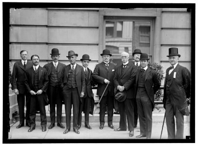 NAVY LEAGUE OF THE U.S. GROUP. COL. ROBERT THOMPSON, 4TH FROM RIGHT LCCN2016867232