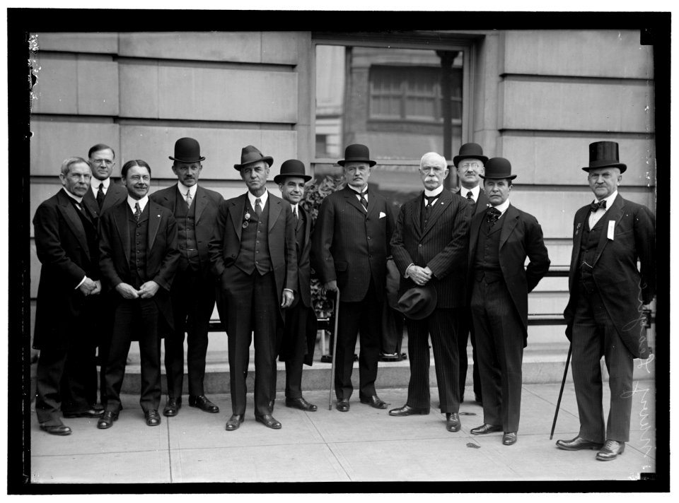NAVY LEAGUE OF THE U.S. GROUP. COL. ROBERT THOMPSON, 4TH FROM RIGHT LCCN2016867231