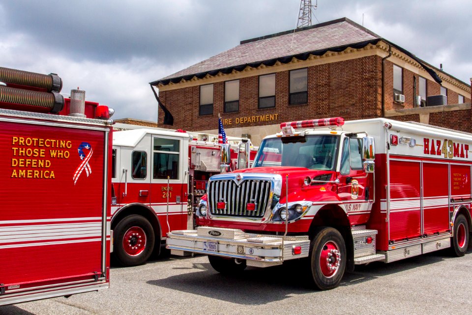 Navy veteran, fire official and lifesaver passes away while on duty at DC military base 140530-N-WY366-001