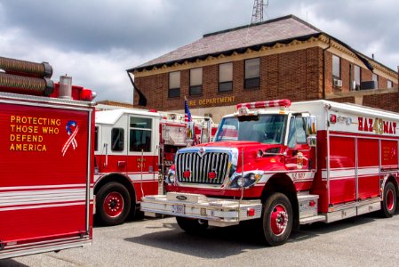 Navy veteran, fire official and lifesaver passes away while on duty at DC military base 140530-N-WY366-001