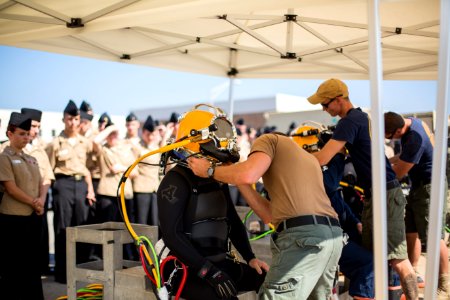 Navy Divers school NJROTC on the Deep 131001-N-JV638-050