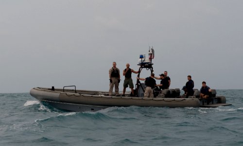 Navy divers support AirAsia Flight QZ8501 search efforts 150104-N-DC018-207