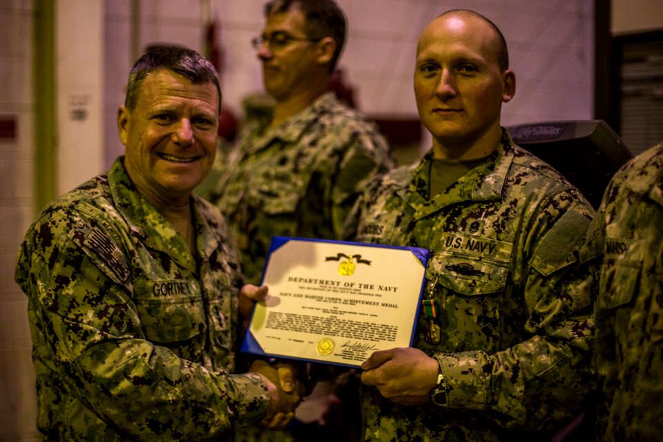 Navy Divers, sailors awarded for MH-53E recovery and salvage 140206-N-ZZ999-905