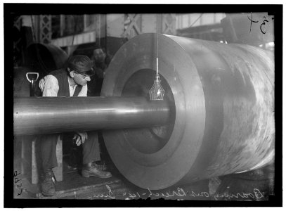 NAVY YARD, U.S., WASHINGTON. BORING BREECH OF 14 INCH GUN LCCN2016868713