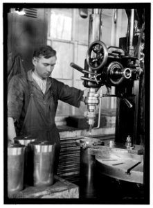 NAVY YARD, U.S., WASHINGTON. TORPEDO SHOP LCCN2016868679