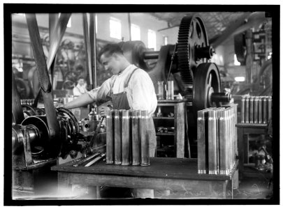 NAVY YARD, U.S., WASHINGTON. VARIOUS OPERATIONS IN MAKING C.C. LCCN2016868699