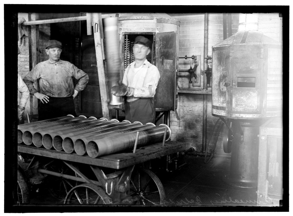 NAVY YARD, U.S., WASHINGTON. VARIOUS OPERATIONS IN MAKING C.C. LCCN2016868702