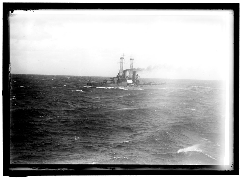 NAVY, U.S. BATTLESHIPS IN STORM AT SEA LCCN2016865141