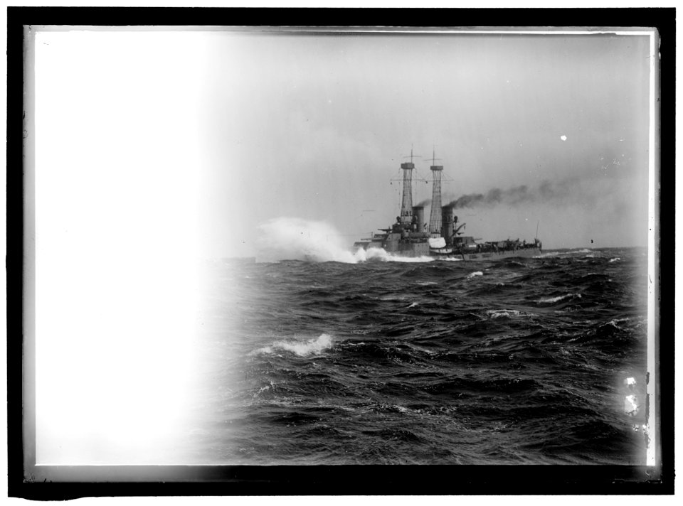NAVY, U.S. BATTLESHIPS IN STORM AT SEA LCCN2016865140