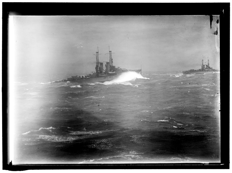 NAVY, U.S. BATTLESHIPS IN STORM AT SEA LCCN2016865143