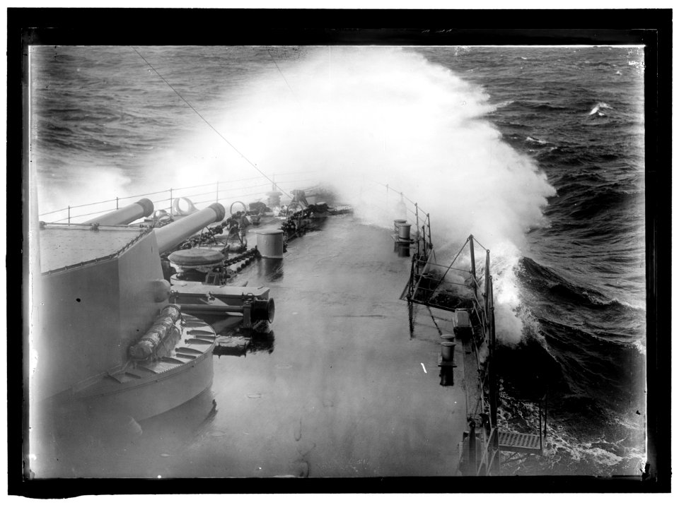 NAVY, U.S. BATTLESHIPS IN STORM AT SEA LCCN2016865142