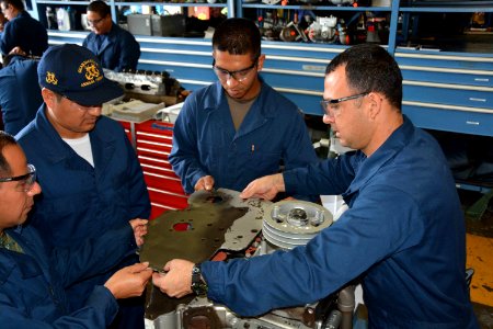 NAVSCIATT'S DSOM Students Become Proficient in Diesel Mechanics 160909-N-TI567-001