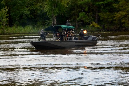 NAVSCIATTS' PCAT Conducts Extraction Exercises 160907-N-TI567-118