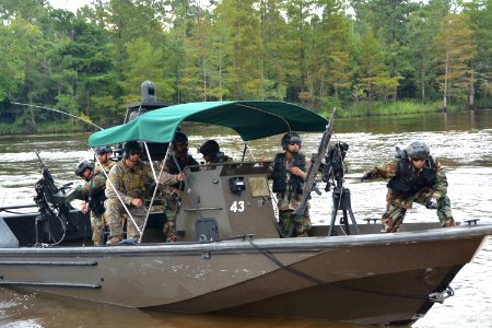 NAVSCIATTS' PCAT Conducts Simulated Extraction Exercises 160907-N-TI567-192