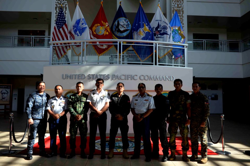 NAVSCIATTS' SLIC Students Visit PACOM 160822-N-JK586-001
