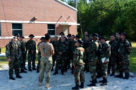 NAVSCIATTS' Students Learn Tactical Communications Techniques 160831-N-JK586-004