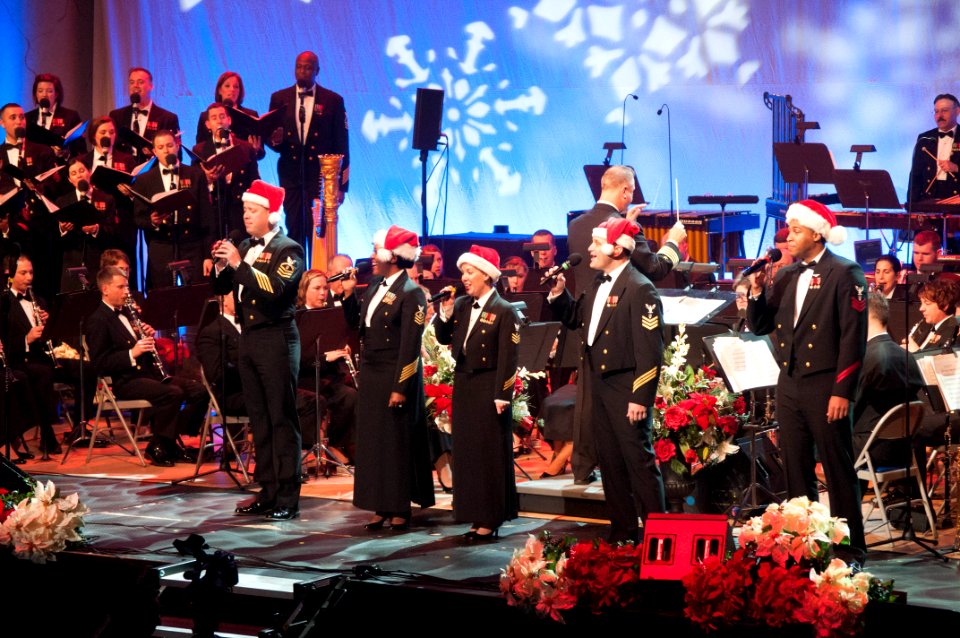 Navy Band Christmas-35 (8290485963)