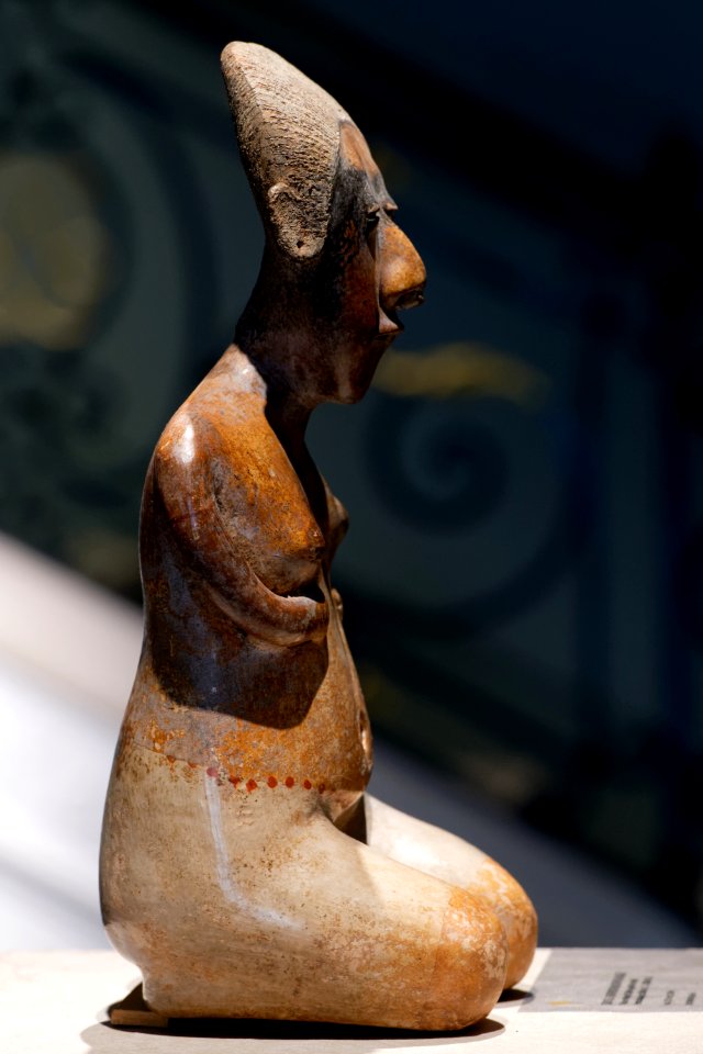 Nayarit seated figure Soleil de nuit lot35 n2