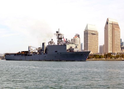 Navy ships return to San Diego 130514-N-DH124-127
