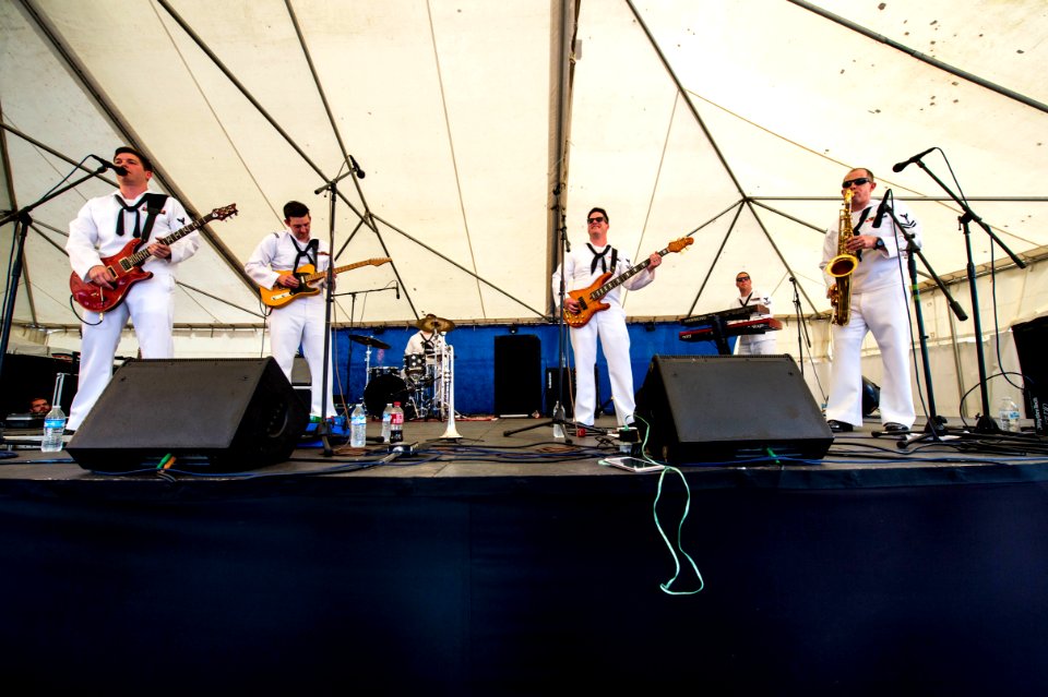 Navy Band Northwest Plays CityFair 160611-N-JY507-126