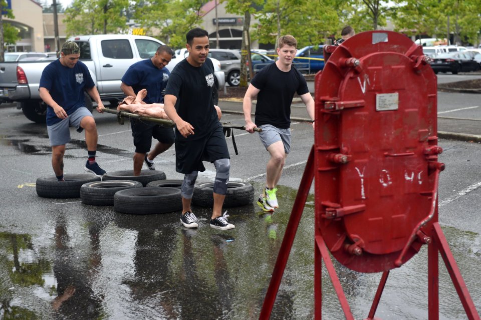 NBK Submariners host DC Olympics 160722-N-OO032-068