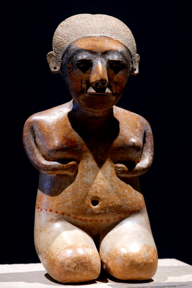 Nayarit seated figure Soleil de nuit lot35 n1