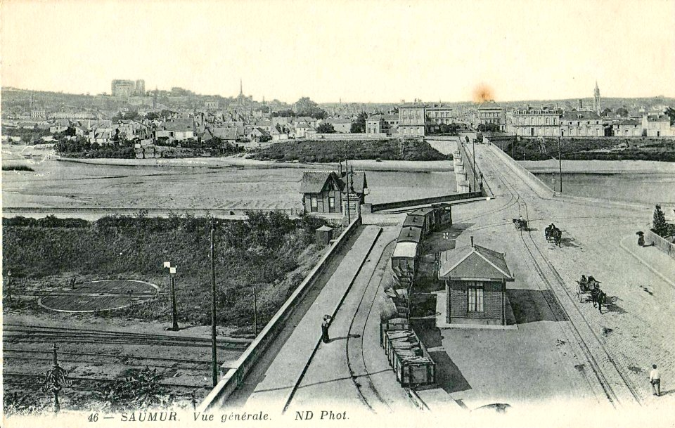 ND 46 - SAUMUR - Vue générale