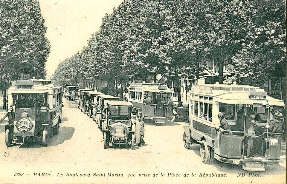 ND 3888 - PARIS - Le Boulevard Saint-Martin, vue prise de la Place de la République