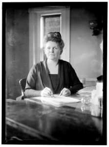 NEALE, MRS. DEPARTMENT OF LABOR. AT DESK LCCN2016869607
