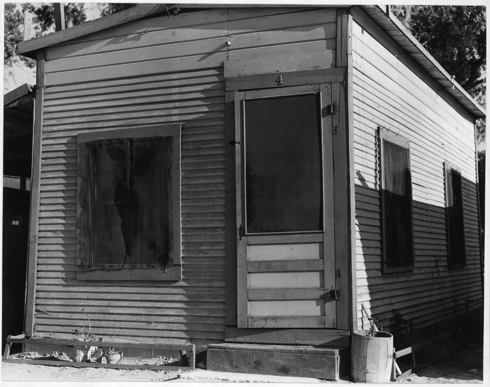 Near Brentwood, Contra Costa County, California. One of the cabins in the Davis Auto Camp... - NARA - 521802