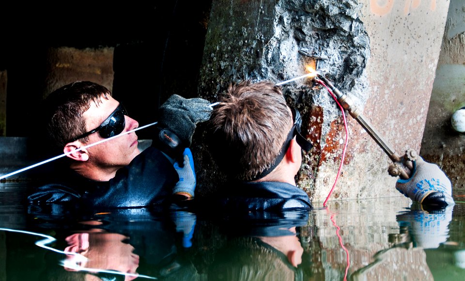 Navy divers fix Hotel Pier in Pearl Harbor. (8560371328)