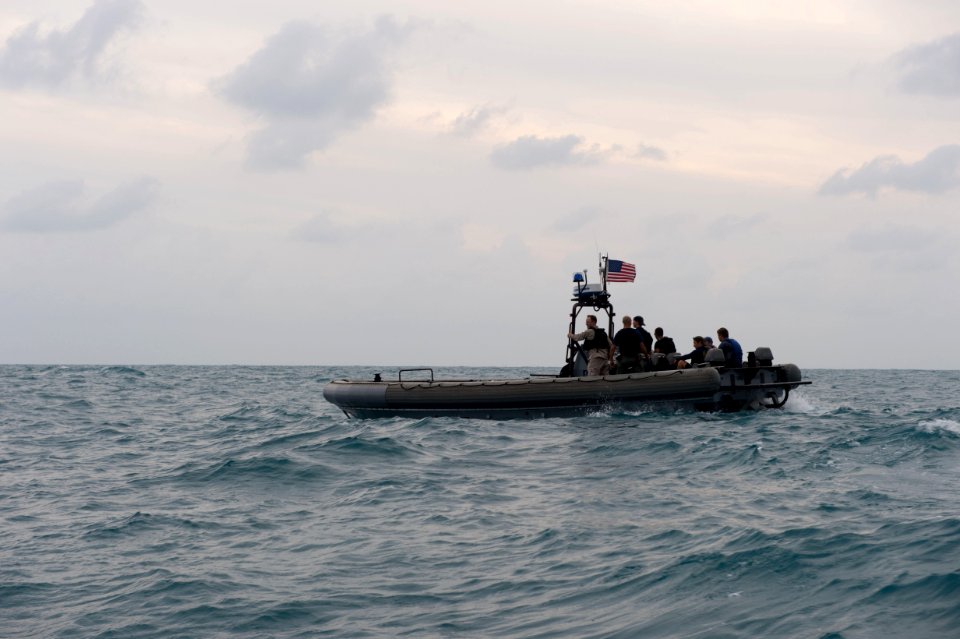 Navy Divers support AirAsia Flight QZ8501 search efforts 150104-N-DC018-149