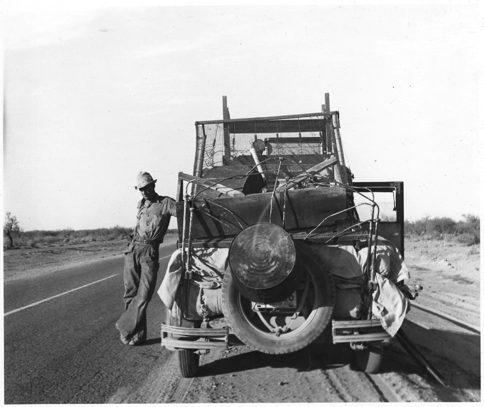 Near Coolidge on Highway 87, Pinal County, Arizona. Migratory white cotton pickers stopped by engine . . . - NARA - 522380