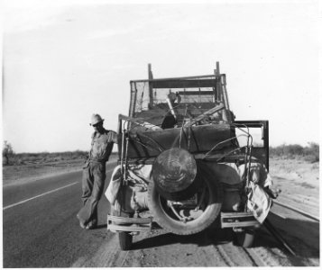 Near Coolidge on Highway 87, Pinal County, Arizona. Migratory white cotton pickers stopped by engine . . . - NARA - 522380