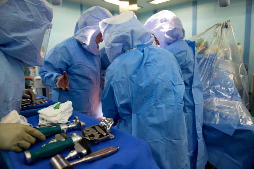 Navy doctors from USNS Mercy perform joint replacement surgery in Vietnam during Pacific Partnership 2015 150818-N-UQ938-107
