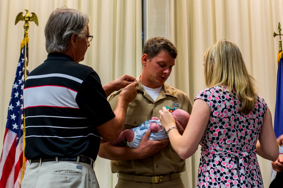 Navy EOD techs, divers, and Expeditionary Warfare sailors receive chief anchors 130913-N-JV638-121