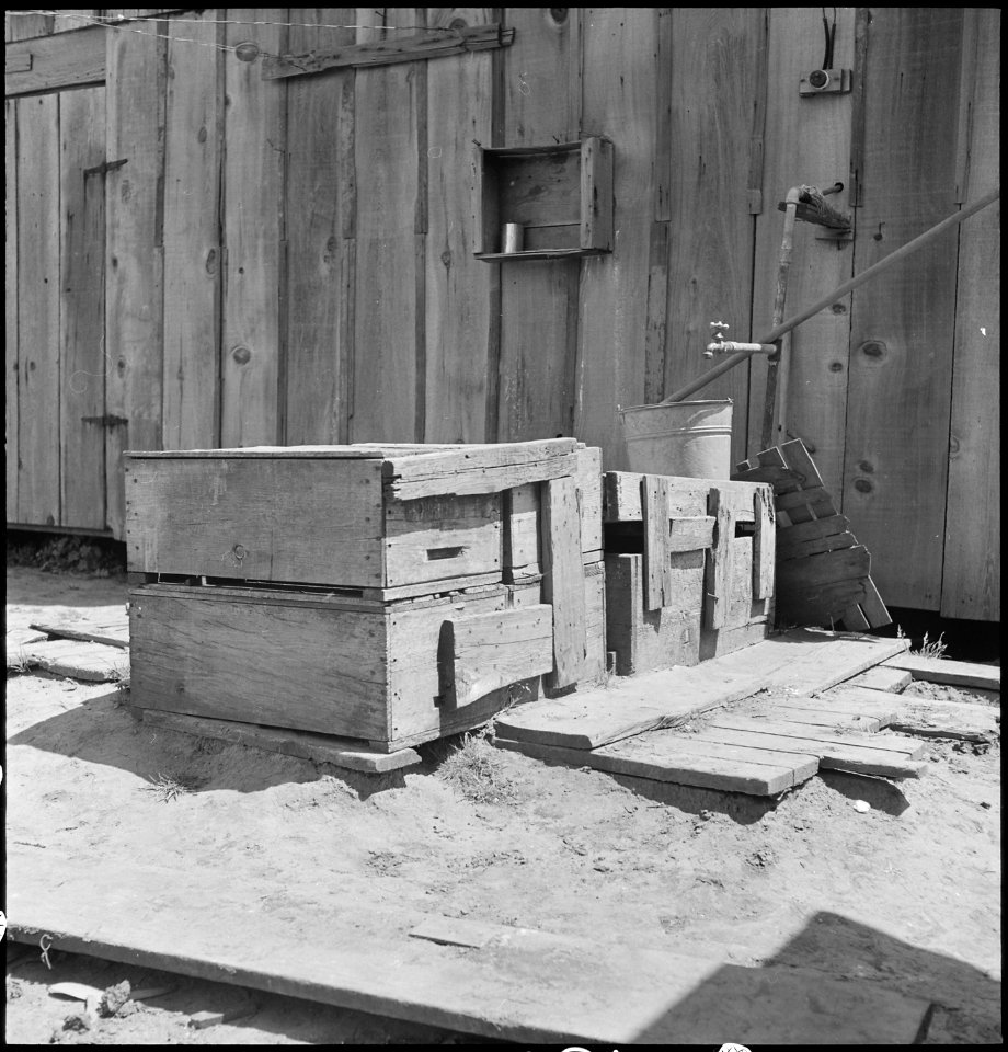 Near San Lorenzo, California. View of side of one of the ranch houses occupied by the operators of . . . - NARA - 537540