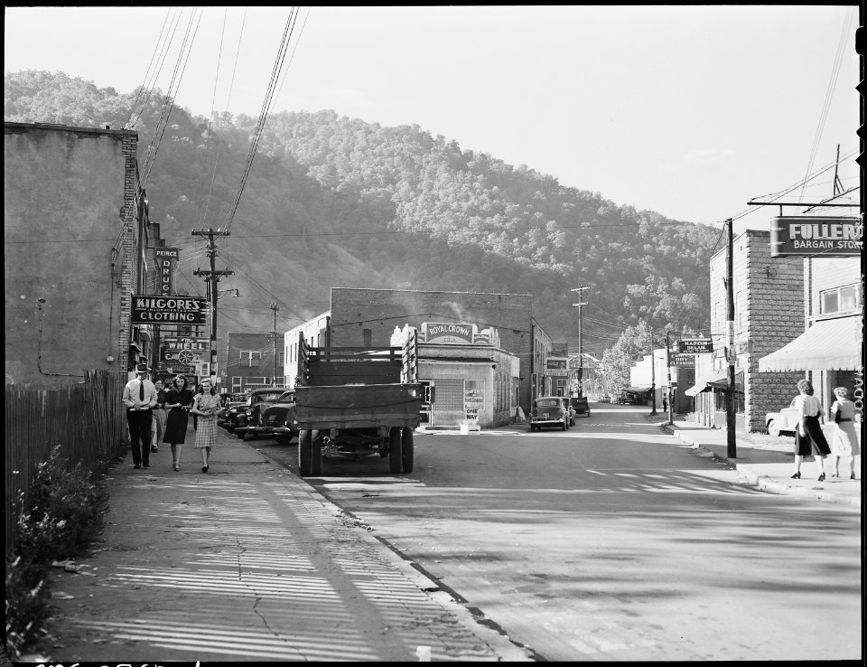 Nearest town to P V & K Coal Company, Clover Gap Mine. Evarts, Harlan County, Kentucky. - NARA - 541389