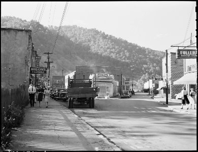 Nearest town to P V & K Coal Company, Clover Gap Mine. Evarts, Harlan County, Kentucky. - NARA - 541389