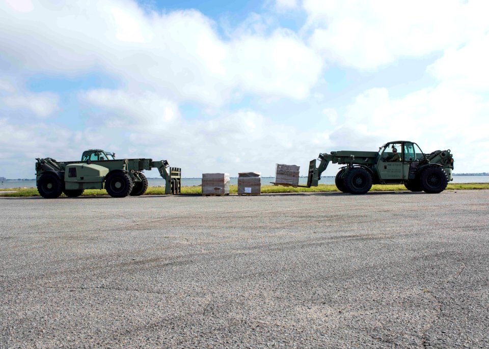 NECC Prepares for Hurricane Irma 170907-N-XJ788-040