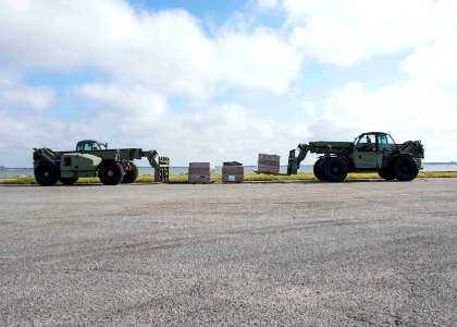 NECC Prepares for Hurricane Irma 170907-N-XJ788-040