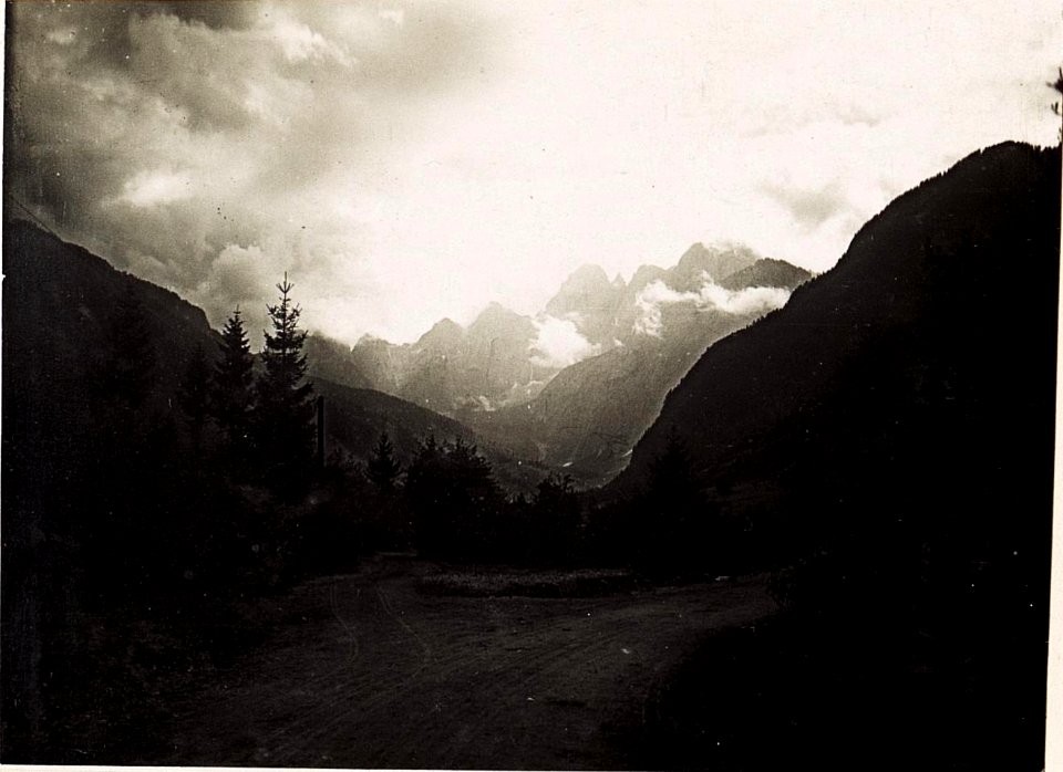 Nebria. Blick nach dem Seisseratal mit Montasch. (BildID 15496143)