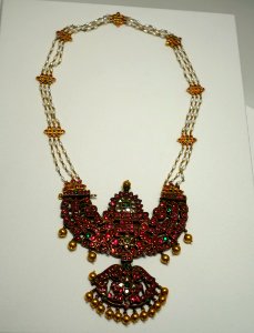 Necklace, Thanjavur, Tamil Nadu, India, 1800s AD, gold, pearl, diamonds, rubies, emeralds - Dallas Museum of Art - DSC04959 photo