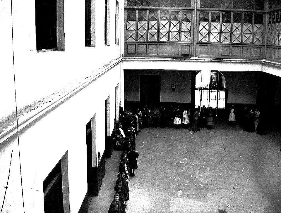 Neg. 31. Interior de un Patio (Parecido al Cabildo)