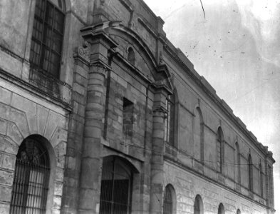 Neg. 47. Pared sur de la casa de arte y oficios