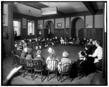 NEIGHBORHOOD HOUSE. MEETING ROOM LCCN2016861521